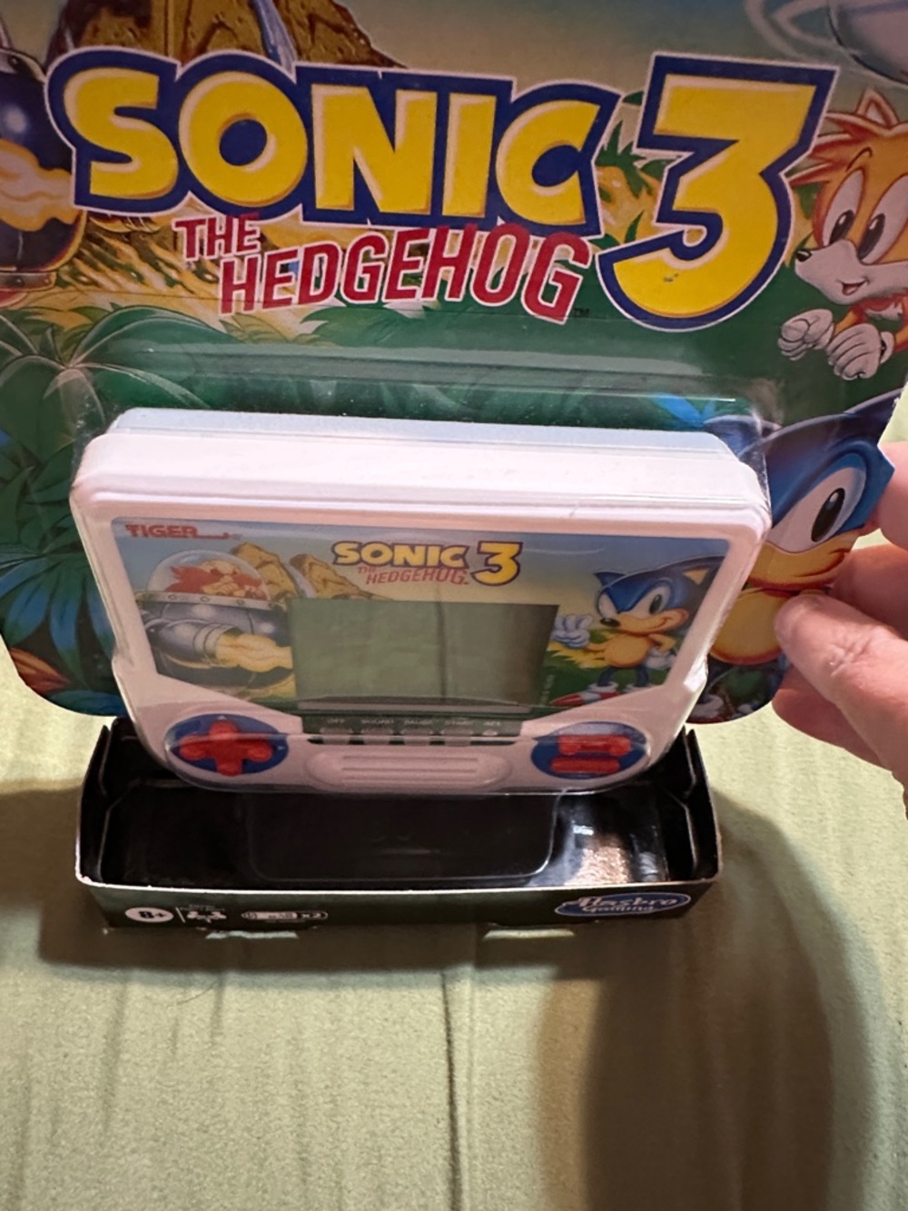 Hasbro Sonic the Hedgehog 3 Handheld Game - White with Blue and Red Controls - Picture 6 of 7